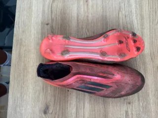 Botas de fútbol Adidas F50 rosas