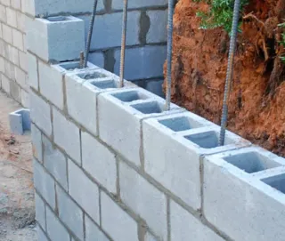 Muros de bloques en Sevilla