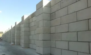 Muros de bloques en Sevilla