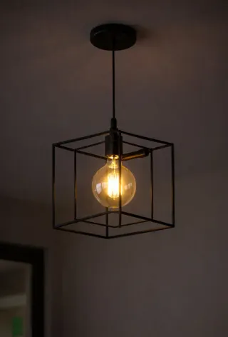 Lámpara colgante industrial negra