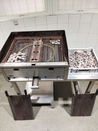Plancha de brasas a gas