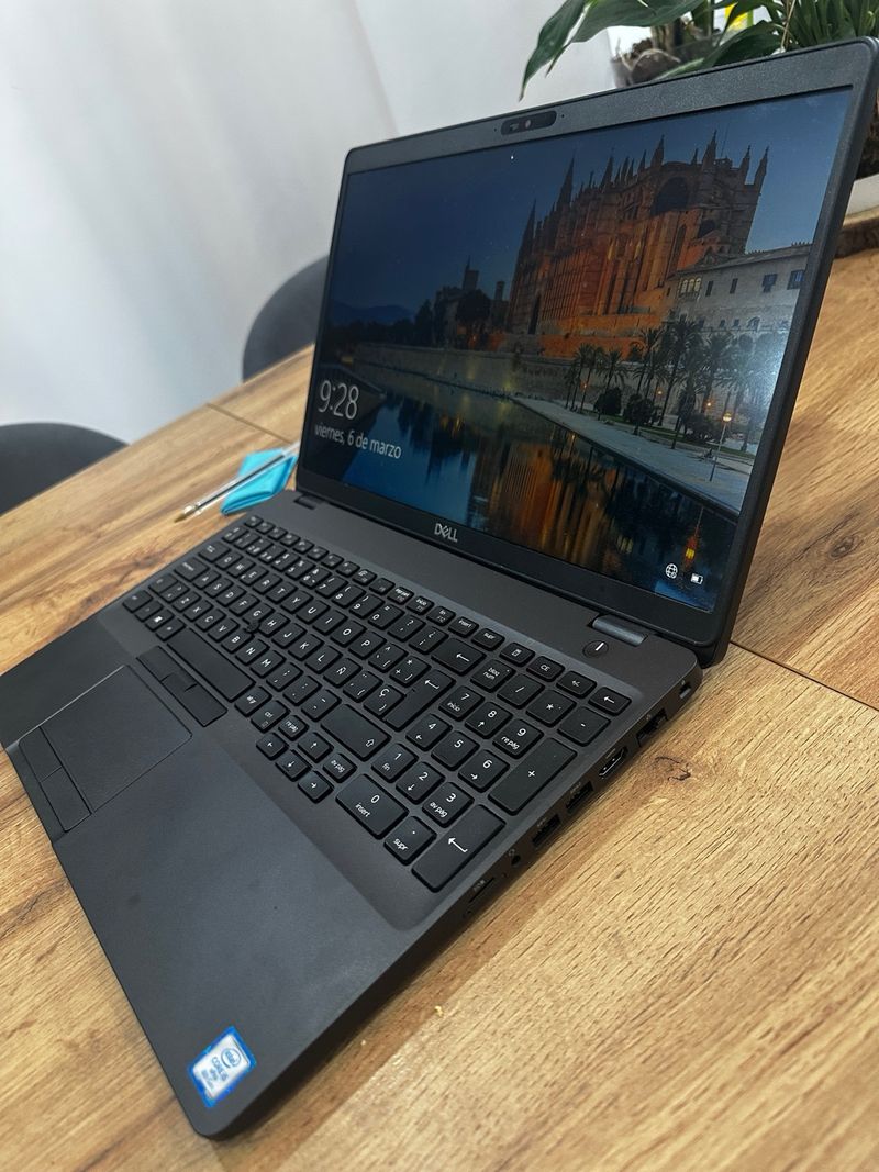 Portátil Dell Latitude 5500 Negro/Plata
