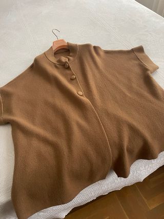 Chaqueta capa punto camel talla única
