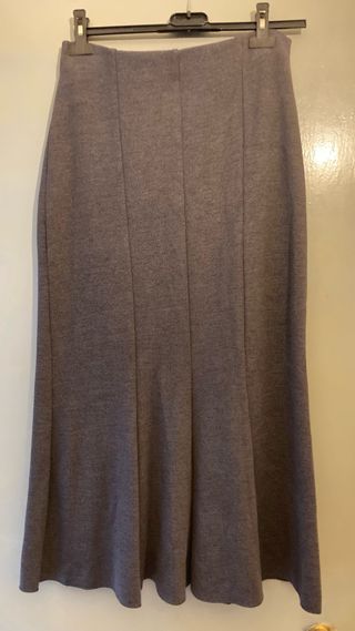 Falda larga gris con caída