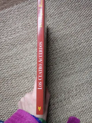 Los Cuatro Acuerdos: Un Libro de Sabiduria Tolteca