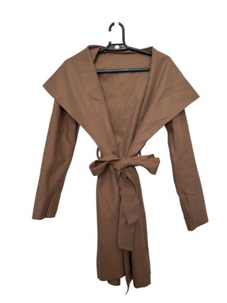 Abrigo cruzado con cinturón marrón talla única