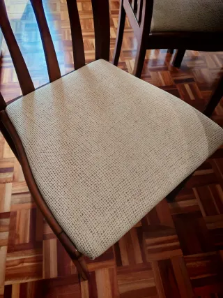 Mesa comedor madera + 6 sillas tapizadas