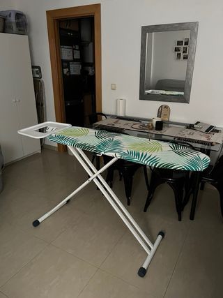Tabla de planchar nueva