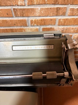 Máquina de escribir Olivetti Lexicon 80