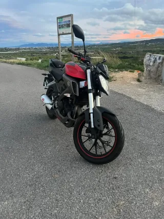 Yamaha MT 125 Naked Roja y Negra