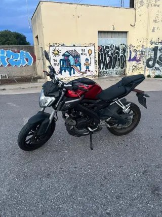 Yamaha MT 125 Naked Roja y Negra