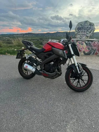 Yamaha MT 125 Naked Roja y Negra