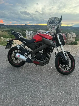 Yamaha MT 125 Naked Roja y Negra