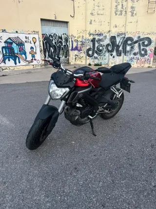 Yamaha MT 125 Naked Roja y Negra
