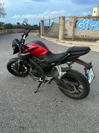 Yamaha MT 125 Naked Roja y Negra