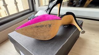 Zapatos de tacón joya Ezzio buganvilla y negro.