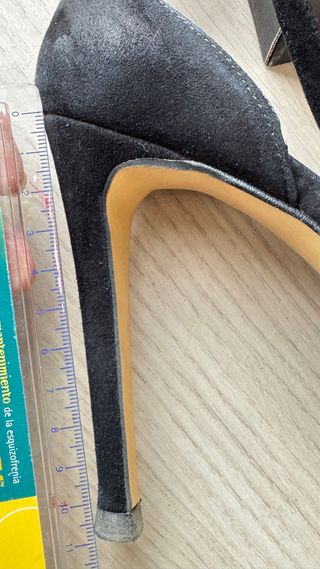 Zapatos de tacón joya Ezzio buganvilla y negro.