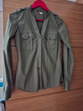Camisa verde Kaki Stradivarius Talla S