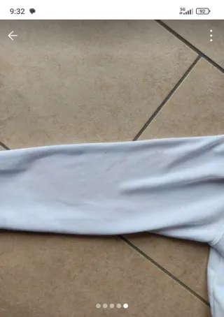 Felpa Jordan bambina bianca, macchia sulla manica