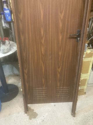 Puerta Nogal Trastero con Rejillas medidas 2-0.80