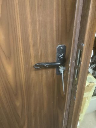 Puerta Nogal Trastero con Rejillas medidas 2-0.80