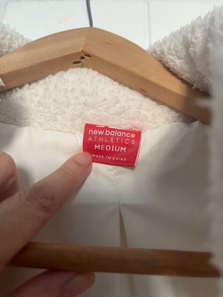 Chaqueta New Balance Blanca