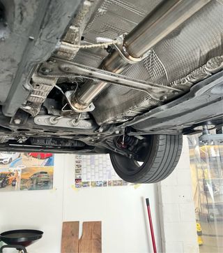 Línea escape con válvulas