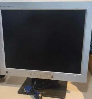 2 Monitores I-INC 19" y LG Plata 17"