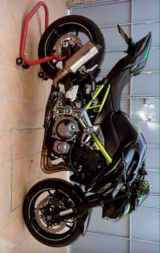 Kawasaki Z900 Negra y Verde