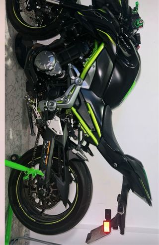 Kawasaki Z900 Negra y Verde
