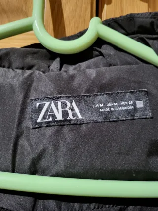 Plumífero Zara Negro con Capucha