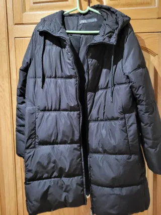 Plumífero Zara Negro con Capucha