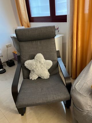 Sillón IKEA gris tela y madera