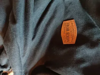 Camiseta con capucha manga corta