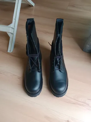 Botas militares negras