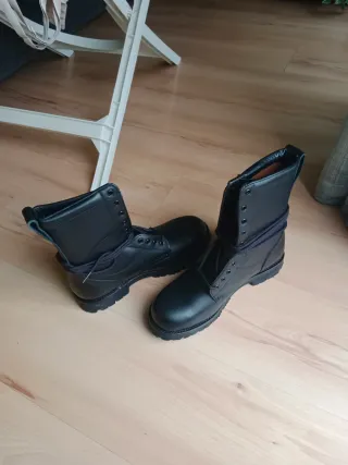 Botas militares negras