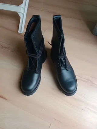 Botas militares negras