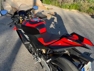 Aprilia RSV4 1100 Factory