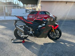 Aprilia RSV4 1100 Factory