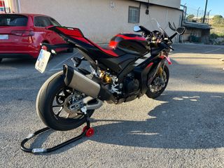 Aprilia RSV4 1100 Factory