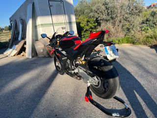 Aprilia RSV4 1100 Factory