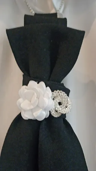 Cravatta gioiello nera con strass