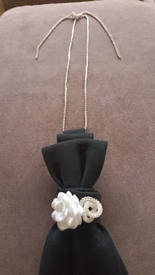 Cravatta gioiello nera con strass