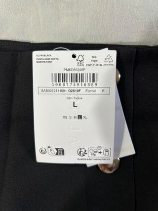 Shorts neri con bottoni decorativi - Taglia L