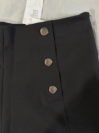 Shorts neri con bottoni decorativi - Taglia L