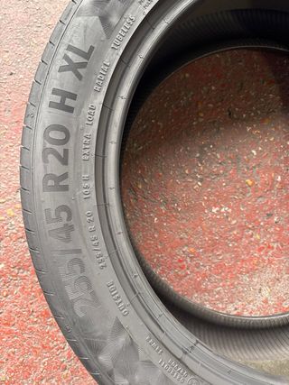 2 Neumáticos Continental 255/45R20
