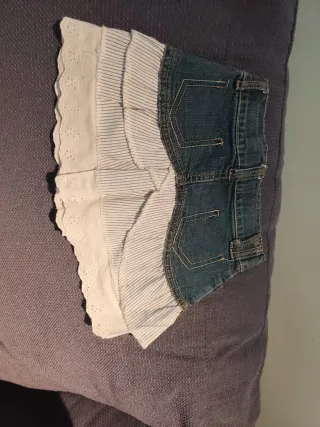 Conjunto falda-camiseta-babero niña T 24/36 meses