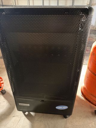 Estufa Gas Llama Azul con Ruedas