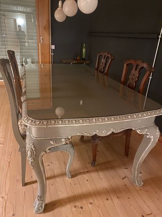 Mesa de comedor de cristal y madera