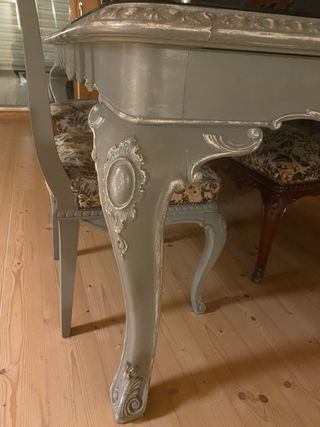 Mesa de comedor de cristal y madera